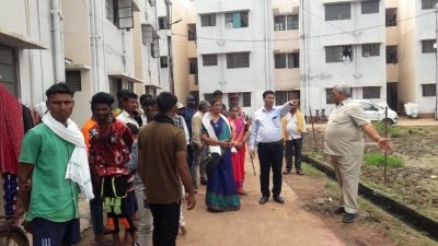 बोरसी गैलेक्सी अपाटमेंट प्रधानमंत्री आवास का निरीक्षण करने पहुंचे महापौर ,साफ सफाई व्यवस्थाओं पर नाराजगी जताई