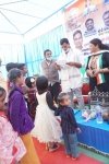 नन्हें बच्चों ने गुलाब देकर मांगा बैडमिंटन ग्राउंड, महापौर यादव ने तुरंत की घोषणा  -वार्ड 67 के विभिन्न स्थानों पर लगेंगे पेवर ब्लाॅक, महापौर ने किया भूमिपूजन