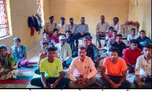 पुलिस अधीक्षक डॉ. लाल उमेंद सिंह परीक्षार्थी से मिलने पहुंचे बोड़ला, परीक्षा संबंधित आवश्यक टिप्स भी दिए