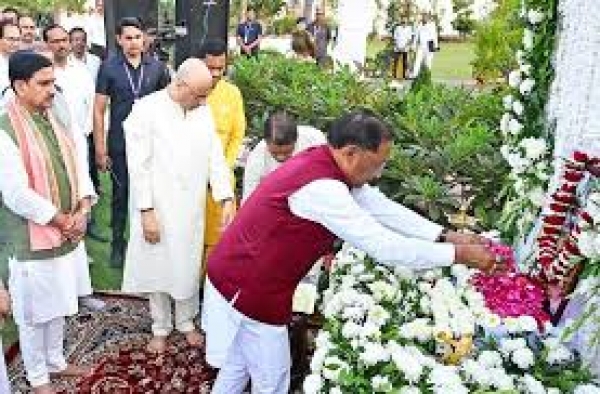 मुख्यमंत्री श्री विष्णुदेव साय ने श्रीमती कुसुम सिन्हा को दी श्रद्धांजलि