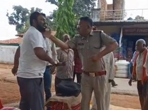 &ldquo;धमतरी थप्पड़ कांड का सच: वायरल वीडियो अधूरा, नाकाबंदी के दौरान विवाद की पूरी कहानी सामने आई&rdquo;
