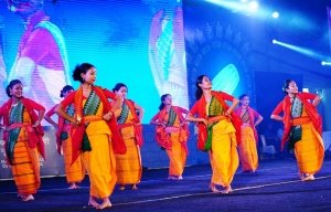 मांदर की थाप, घुंघरूओं की खनक, मधुर स्वर लहरियों और रंग-बिरंगे परिधानों से गुलजार रहा साइंस कॉलेज मैदान