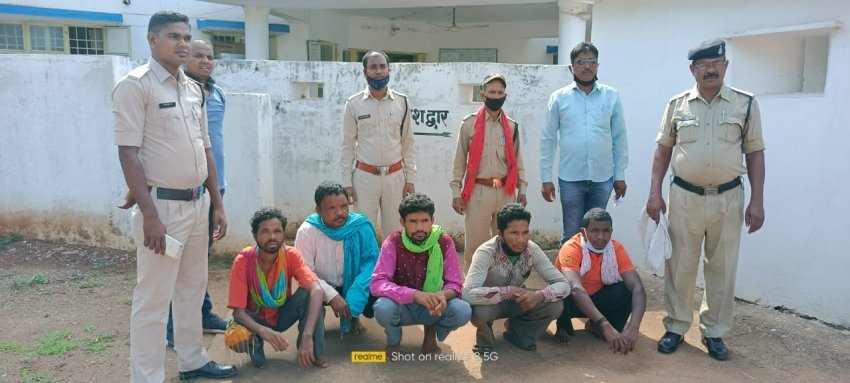 02 क्विंटल चोरी के फेंसिंग तार,  के साथ 05 गिरफ्तार। वन विभाग की कार्यवाही