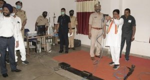 मंत्री डॉ डहरिया ने जब पिस्टल उठाकर गोली चलाई...