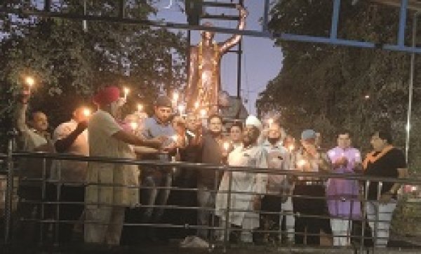 वीर शहीद हेमू कलानी की शहादत को किया गया नमन