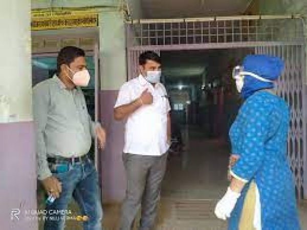 किरगी-बुद्धूभरदा सड़क निर्माण 2 साल में भी अधूरा, जिला पंचायत सदस्य महेंद्र यादव ने किया निरीक्षण