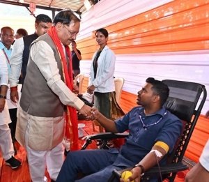 जन्मदिन पर सेवा का संदेश: मुख्यमंत्री श्री साय ने जन्मदिन पर रक्तदान शिविर का किया शुभारंभ