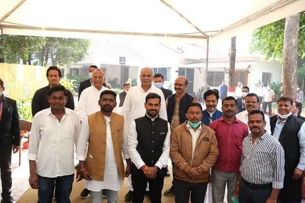 मुख्यमंत्री  से रिसाली नगर निगम के नवनिर्वाचित पार्षदों ने की सौजन्य मुलाकात