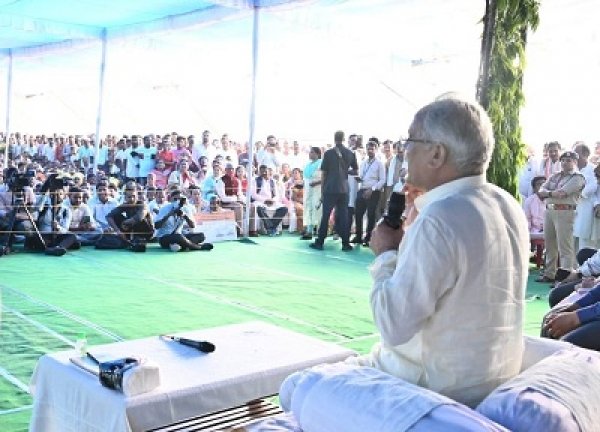 भेंट मुलाक़ात : कोटमी में स्वामी आत्मानंद स्कूल, ग्राम सिकोला में मिनी स्टेडियम और सामुदायिक भवन की घोषणा