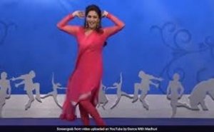 धक-धक गर्ल माधुरी दीक्षित ने 'बड़ी मुश्किल' गाने पर किया जोरदार डांस, 80 लाख बार देखा गया Video