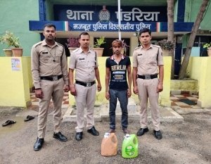 शराब बिक्री करने रखे 8.500 बल्क लीटर कच्ची महुआ शराब के साथ धरा गया आरोपी