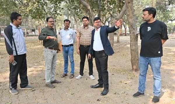 फूटपाथ पर व्यवसाय करने वालो को वेडिंग जोन बनाकर व्यवस्थापित किया जाएगा।