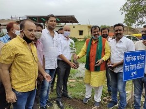 सांसद विजय बघेल द्वारा दुर्ग एफसीआई एवं जिला विपणन संघ में किया गया वृक्षारोपण  , दुर्ग  लोकसभा क्षेत्र में 42,000 पौधो का होगा वृक्षारोपण