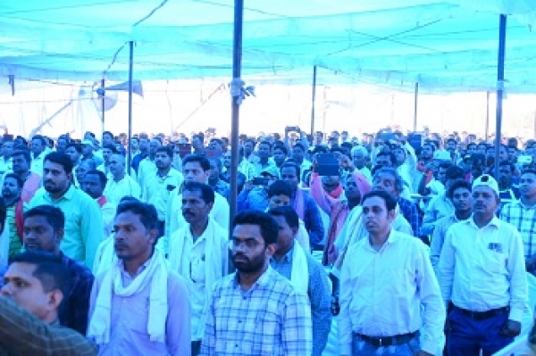 मुख्यमंत्री ने छत्तीसगढ़ महतारी को पुष्प अर्पित कर राज्यगीत से भेंट-मुलाकात ( ग्राम चिर्रा - कोरबा ) कार्यक्रम में आमजनों से संवाद शुरू किया...