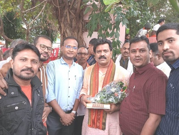 विधायक विजय शर्मा के निर्देश पर संविदा स्वास्थ कर्मचारियों का तीन माह से रुका हुआ वेतन हुआ जारी