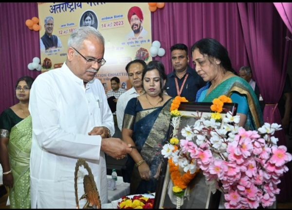 अंतर्राष्ट्रीय नर्स दिवस पर  आयोजित समारोह में शामिल हुए मुख्यमंत्री भूपेश बघेल