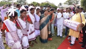 आदिवासी अपने अधिकारों के लिए जागरूक और संगठित हों : सुश्री उइके...