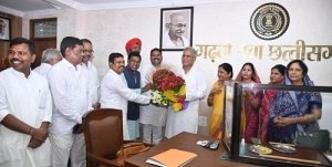 मुख्यमंत्री  से संसदीय सचिवों, विधायकों और निगम-मंडल के पदाधिकारियों ने की सौजन्य मुलाकात..