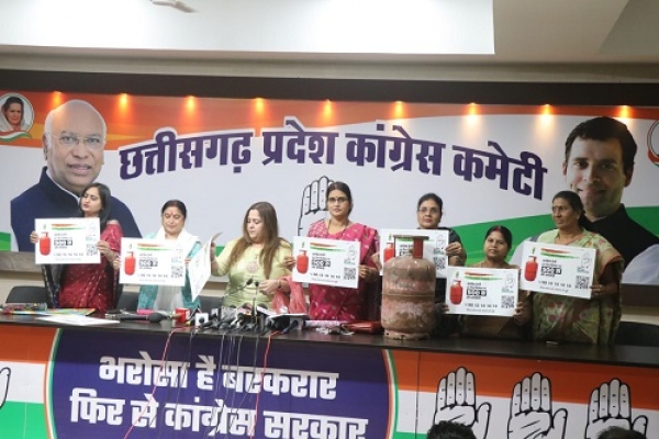 कांग्रेस की सरकार बनने पर देश में सबसे सस्ता 474 रू. में सिलेंडर छत्तीसगढ़ में होगी ,उज्जवला की बहनों को कांग्रेस देगी 107 रू. में सिलेंडर