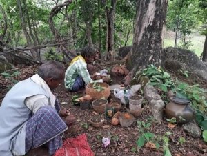 अक्ती तिहार के दिन ग्राम बैगा द्वारा होती विशेष भूमिपूजन