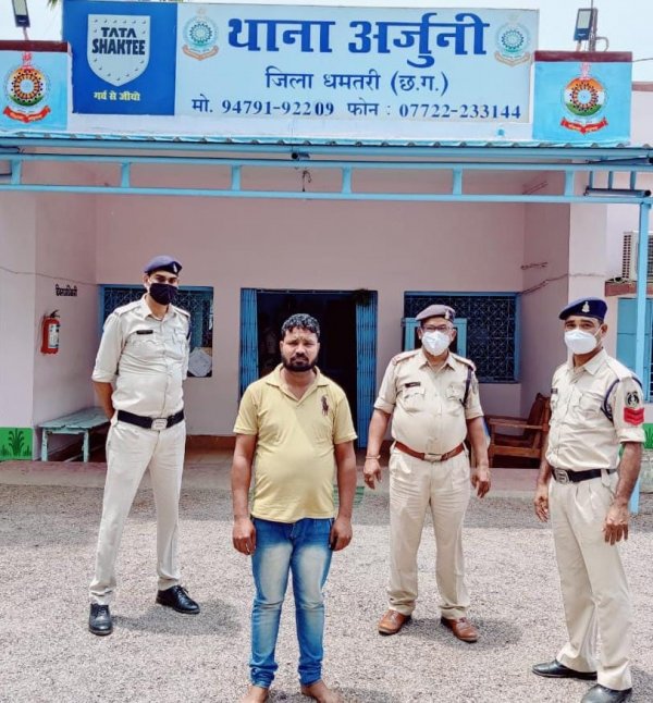 प्रलोभन देकर जबरदस्ती किया दुष्कर्म