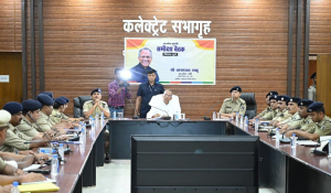 प्रदेश के गृहमंत्री ने ली दुर्ग जिले के पुलिस अधिकारियों की बैठक कहा शौक से लायसेंसी बंदूक व पिस्टल रखने वालों को करें लायसेंस निरस्त