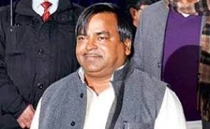 रेप केस में आरोपी यूपी के पूर्व मंत्री गायत्री प्रसाद प्रजापति को सुप्रीम कोर्ट में झटका