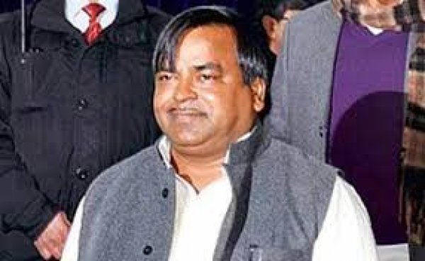रेप केस में आरोपी यूपी के पूर्व मंत्री गायत्री प्रसाद प्रजापति को सुप्रीम कोर्ट में झटका