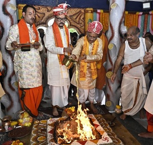 रथयात्रा महोत्सव में शामिल हुए राज्यपाल रमेन डेका