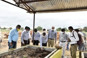 20 एकड़ में तैयार किये गए मुनगा प्लांटेशन को देखकर संभागायुक्त ने की प्रशंसा ठकुराइनटोला में सोलर प्रोजेक्ट, नकटा तालाब का सौंदर्यीकरण देखा कार्य , की प्रसंशा