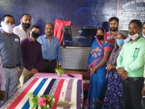 मोहला ब्लाक के प्राथमिक शाला रेंगाकठेरा में स्मार्ट क्लास का शुभारंभ संसदीय सचिव एवं विधायक इन्द्रशाह मंडावी ने किया स्मार्ट शाला का उद्घाटन