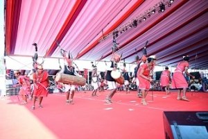 राष्ट्रपति के समक्ष बास्तानार के युवाओं ने &lsquo;गौर नृत्य&rsquo; से बिखेरे अद्भुत लोक-रंग