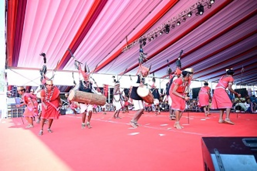 राष्ट्रपति के समक्ष बास्तानार के युवाओं ने ‘गौर नृत्य’ से बिखेरे अद्भुत लोक-रंग