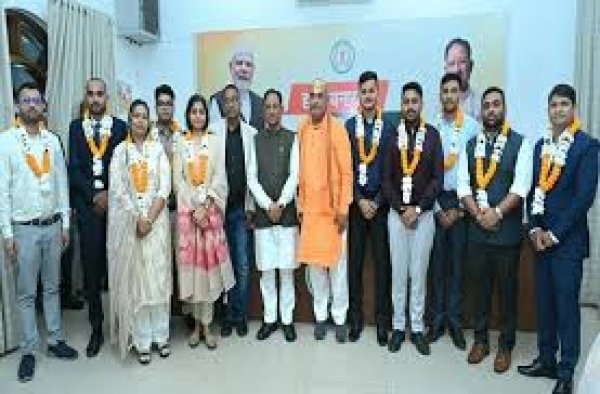 मुख्यमंत्री साय से छत्तीसगढ़ लोक सेवा आयोग 2024 के टॉप 10 अभ्यर्थियों ने की सौजन्य भेंट , CM साय ने दी शुभकामनाये