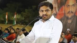 कांग्रेस की करारी शिकस्त के बाद हार्दिक पटेल ने दिखाए बागी तेवर, आलाकमान पर भी दागे सवाल