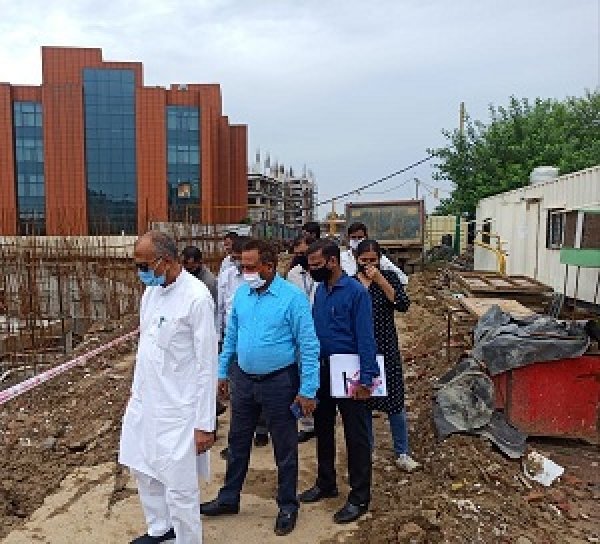 गृह और लोक निर्माण मंत्री ताम्रध्वज साहू ने दिल्ली में नवा छत्तीसगढ़ सदन के निर्माण कार्यों का किया निरीक्षण