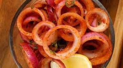 रेस्टोरेंट स्टाइल लच्छा प्याज बनाने के लिए ट्राई करें ये Recipe, खाने का मजा हो जाएगा दोगुना