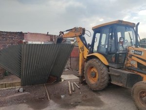 उद्योग विभाग की भूमि पर अतिक्रमण हटाया गया
