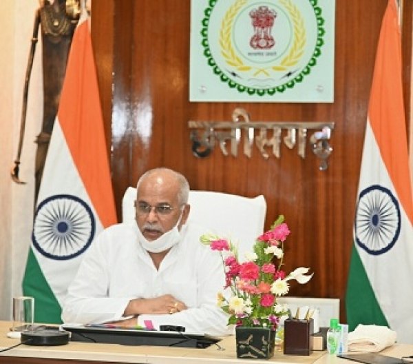 मुख्यमंत्री भूपेश बघेल ने आज वीडियो कॉन्फ्रेंसिंग के माध्यम से दुर्ग एवं रायपुर संभाग अन्तर्गत विभिन्न विकास खंडों के...