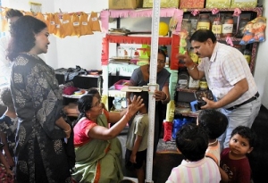 कलेक्टर ने आंगनबाड़ी केन्द्र कोरगुड़ा का निरीक्षण कर व्यवस्थाओं का लिया जायजा