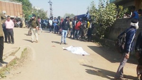 हादसा : सूर्या होटल के पास ट्रक ने ली महिला की जान, गुस्साए लोगों ने किया प्रदर्शन