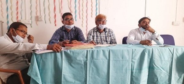एसडीएम की जांच के बाद बीएमओ ने हॉस्पिटल स्टाफ की ली बैठक