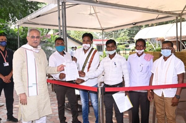 सरपंच संघ की मांग पर मुख्यमंत्री ने बस्तर अंचल में 4 से 5 बड़े स्टील प्लांट खोलने की दी सहमति