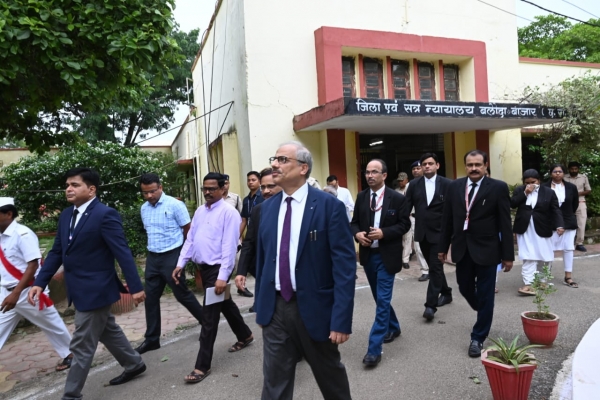 उच्च न्यायालय के मुख्य न्यायाधीश श्री रमेश सिन्हा ने भाटापारा और बलौदाबाजार न्यायालय का किया निरीक्षण