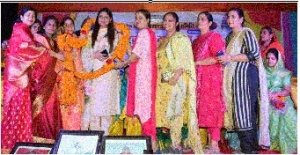तीन दिन के महोत्सव के लिए लगती है महीनों की मेहनत : भावना बोहरा  चैत्र नवरात्र महोत्सव में मंच पर एकत्रित हुए नारीशक्ति