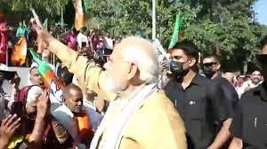 पीएम मोदी की एक झलक पाने को बेताब दिखे लोग; लगाए नारे, देखो-देखो कौन आया, शेर आया-शेर आया