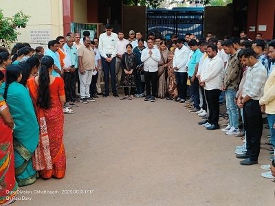 अहमदाबाद विमान हादसे पर महापौर,आयुक्त सहित सभापति एमआईसी,पार्षदो व अधिकारी/कर्मचारियो ने दिवंगतों को दो मिनट का मौन रखकर श्रद्धांजलि अर्पित की गई