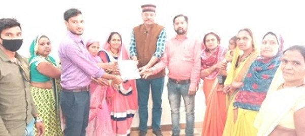 जामुल नपाध्यक्ष ईश्वर ठाकुर को अवैध प्लाटिंग के खिलाफ सौंपें ज्ञापन