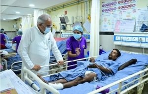 इस्पात गोदावरी हादसे के पीड़ितों से मिले भूपेश बघेल और दीपक बैज – मृतकों के परिजनों को एक करोड़, घायलों को 50 लाख मुआवजे की मांग
