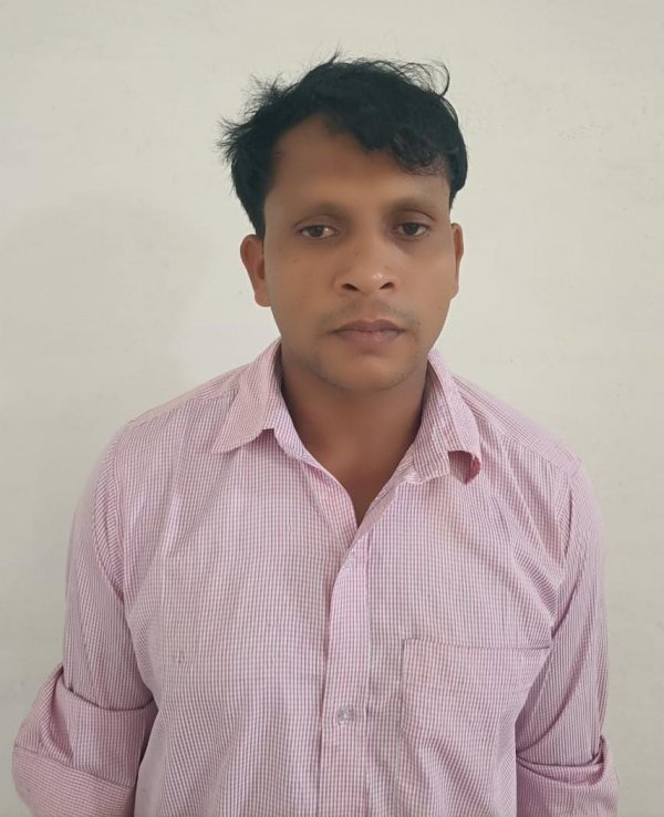 धमतरी पुलिस के द्वारा नक्सल क्षेत्र में सर्चिंग के दौरान दो लाख का हार्डकोर ईनामी नक्सली पकड़ा*